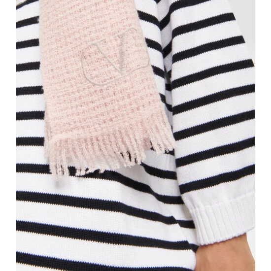 Valentino VLogo Cashmere And Silk Blend Scarf 4 Valentino VLogo Cashmere And Silk Blend Scarf - Image 2